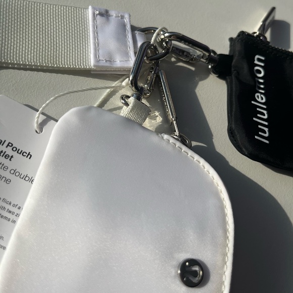 NWT Lululemon Pouch Set dual wallet wristlet BLACK WHITE keychain silver - Picture 2 of 2